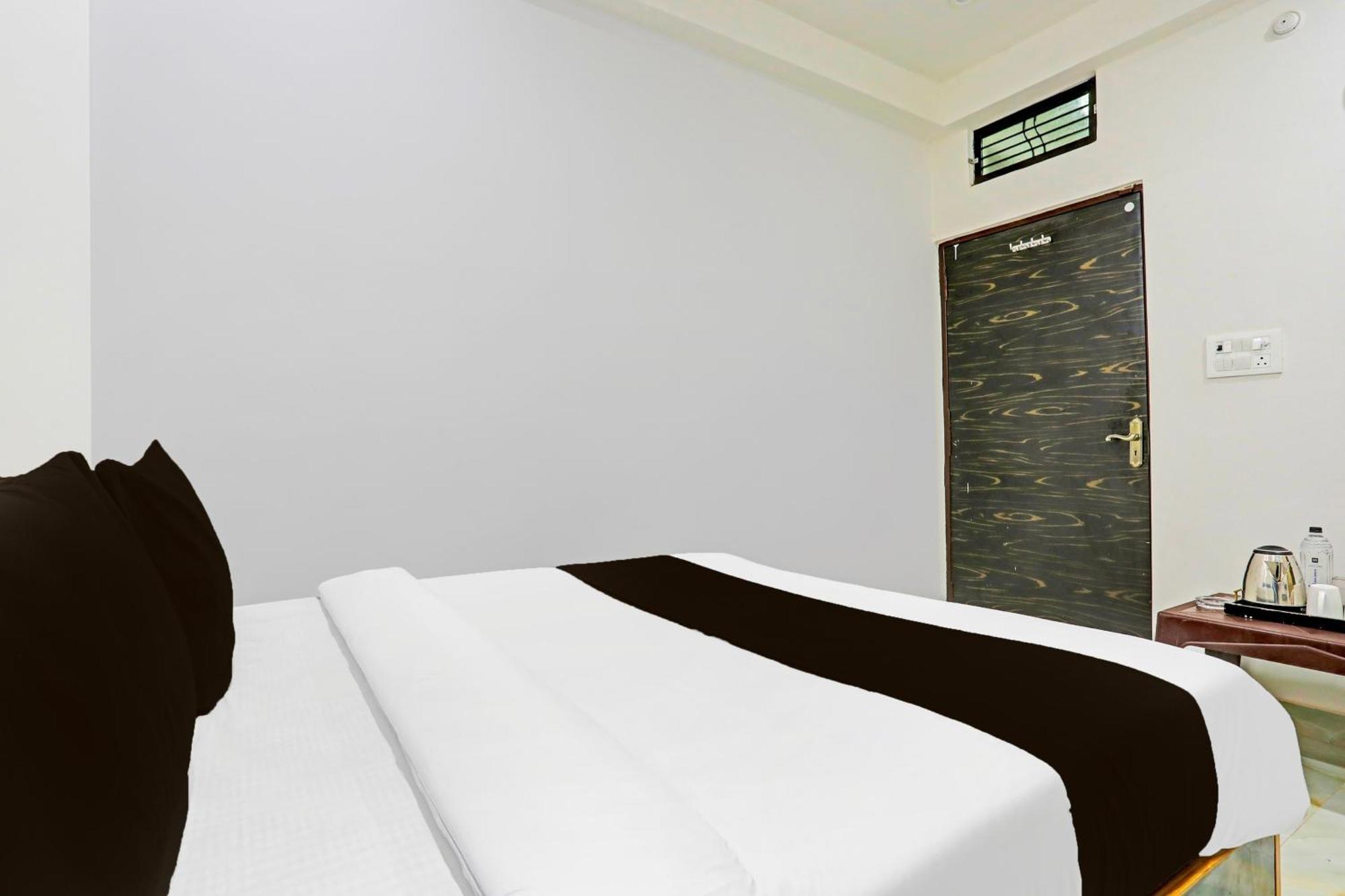 Hotel O The Maruti Paying Guest House Varanasi Esterno foto
