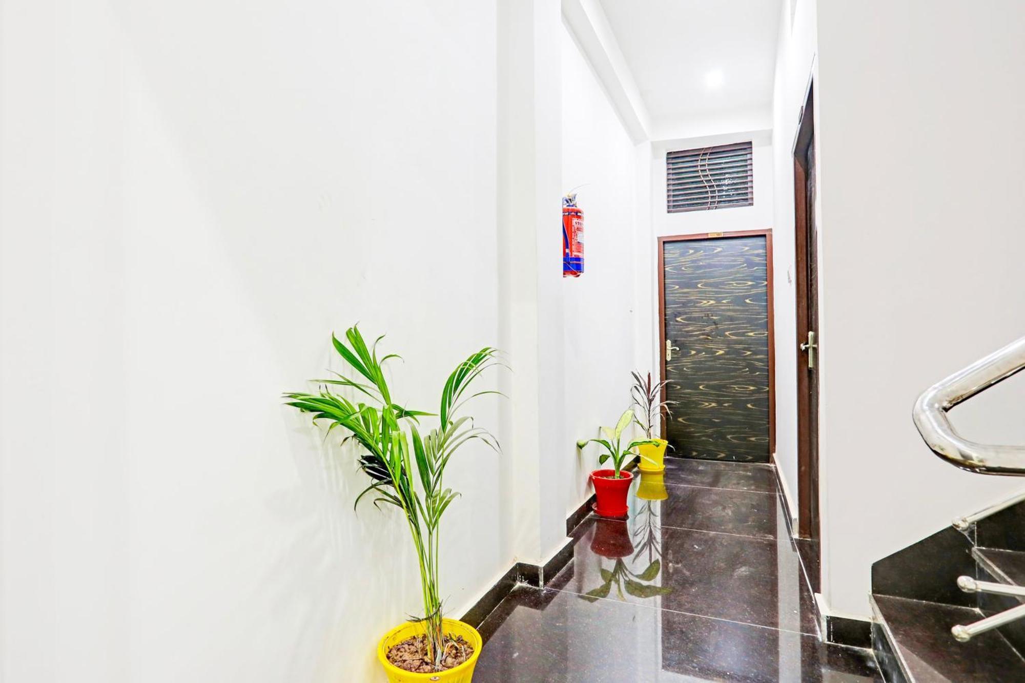 Hotel O The Maruti Paying Guest House Varanasi Esterno foto