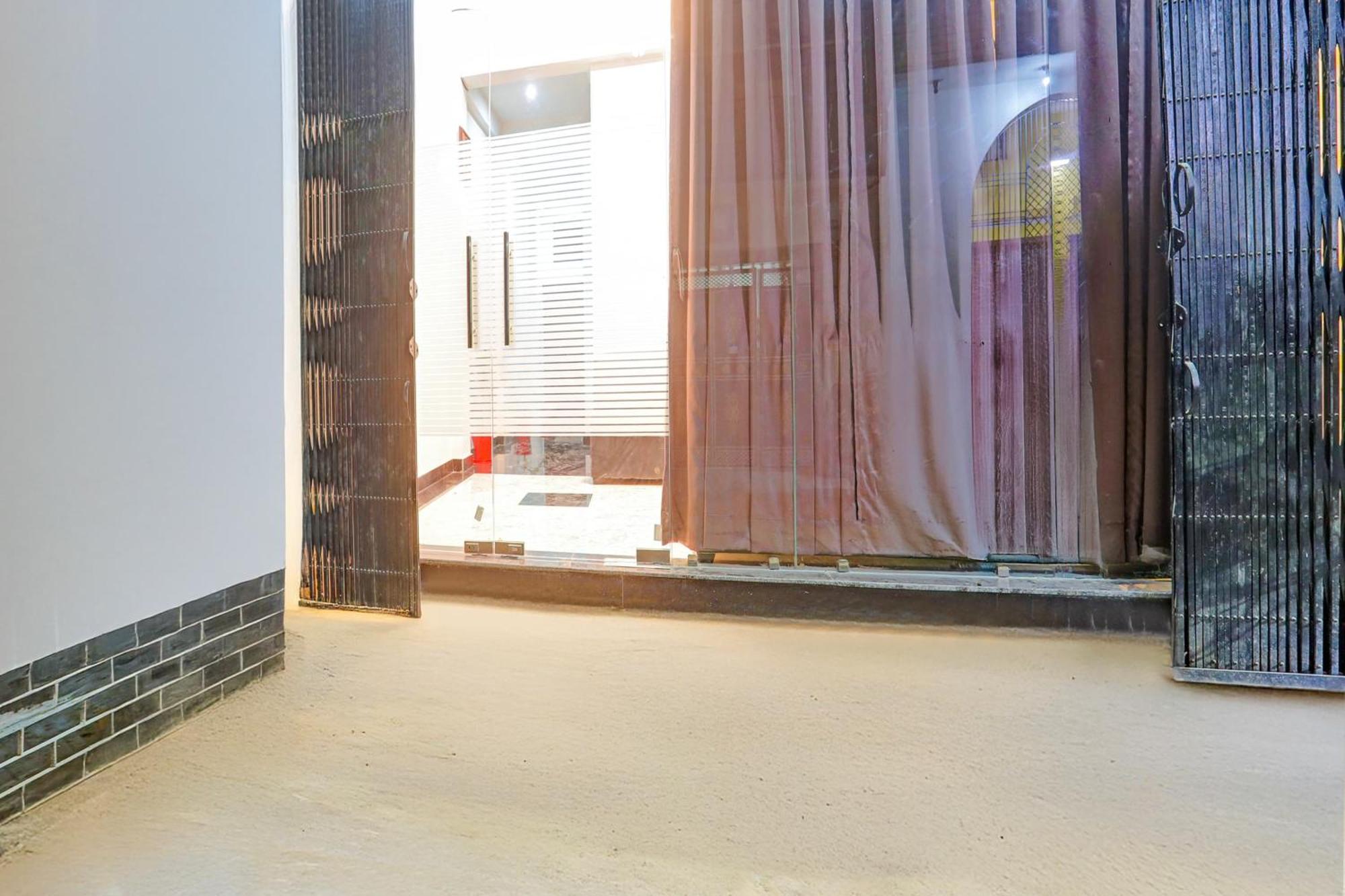 Hotel O The Maruti Paying Guest House Varanasi Esterno foto