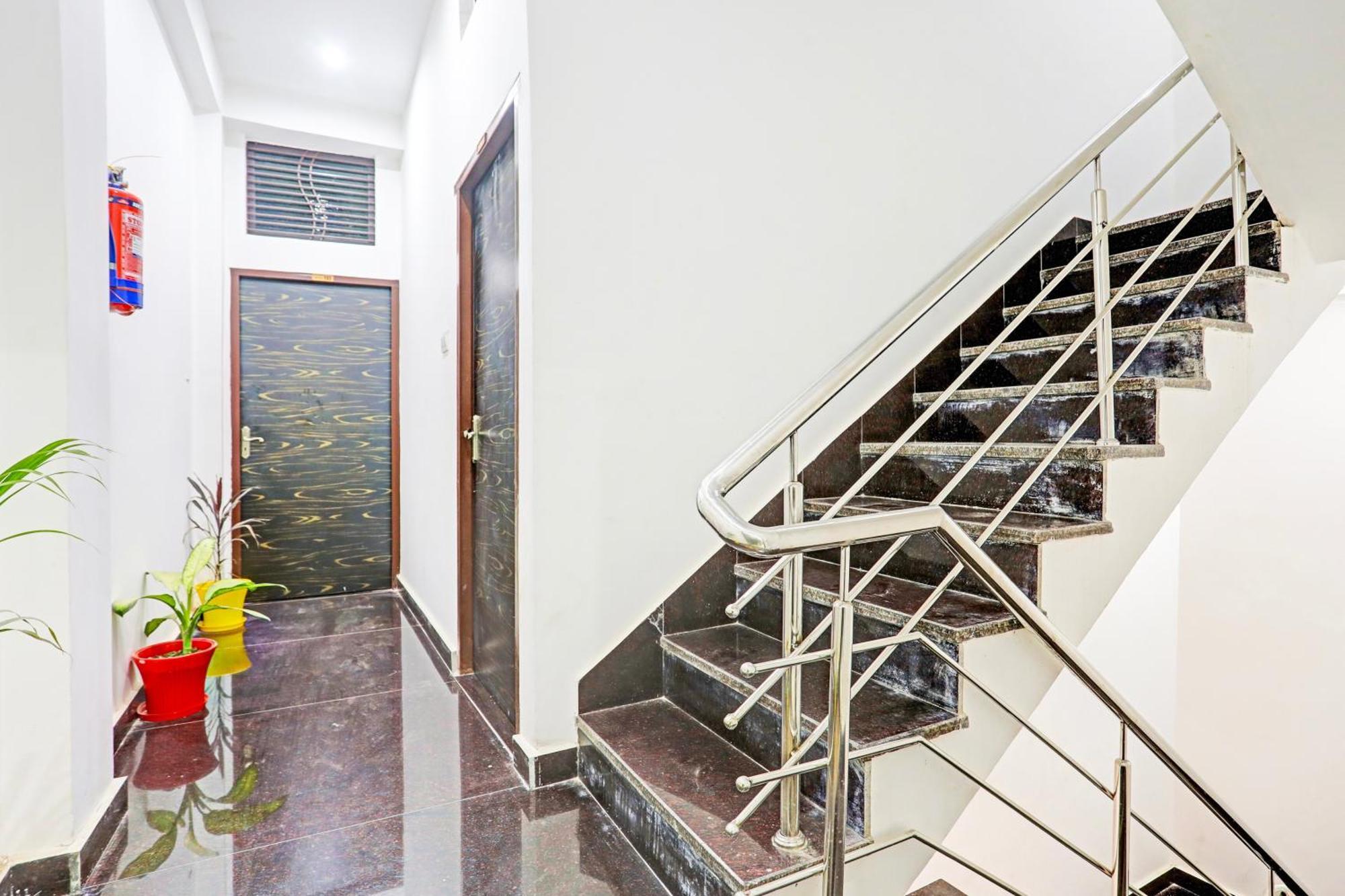 Hotel O The Maruti Paying Guest House Varanasi Esterno foto